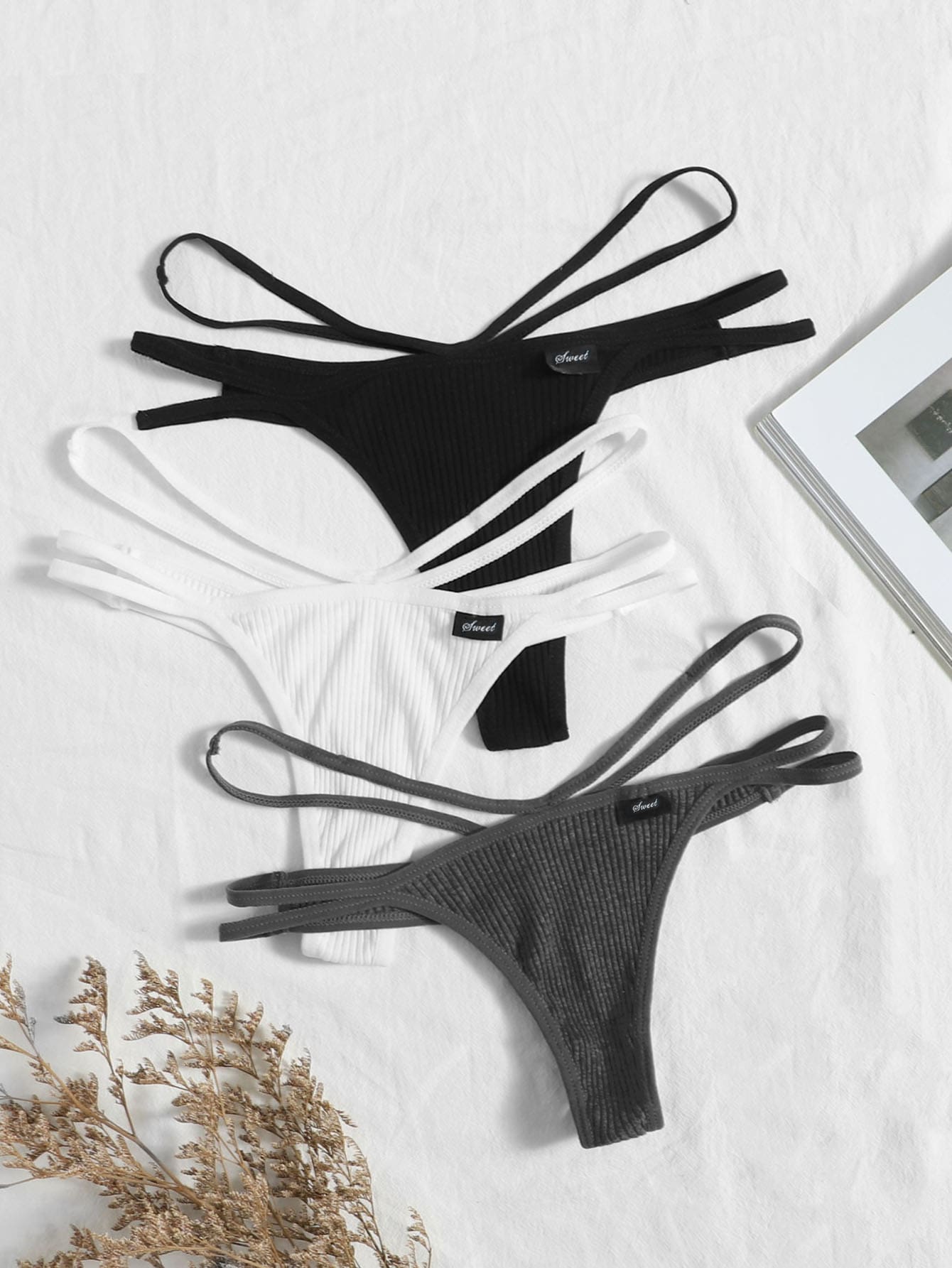 3 条装镂空性感内裤