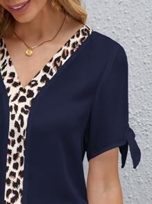 SHEIN Clasi V領豹紋印花開衩袖上衣 - 藏蓝色 - 查看 3