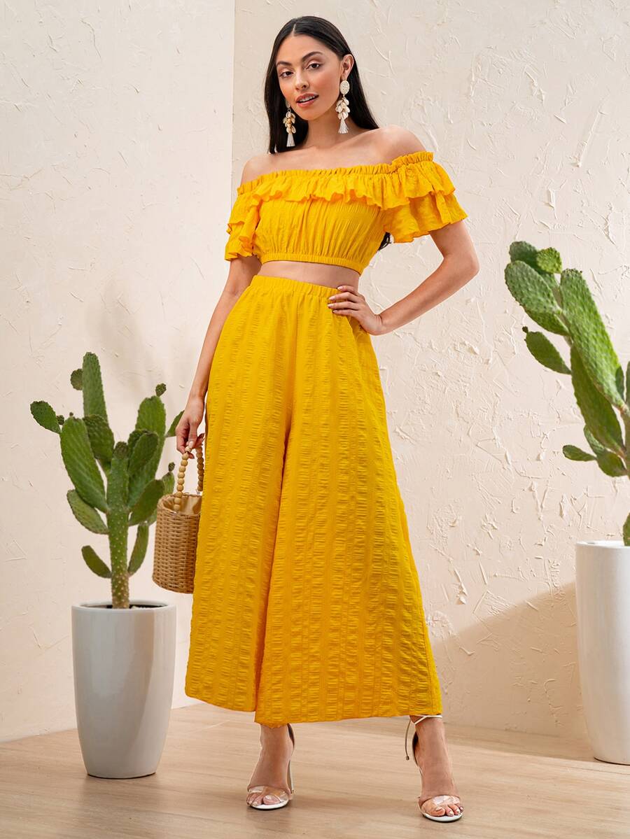 Mulvari Top corto de hombros descubiertos ribete con fruncido & Pantalones de pierna ancha - Amarillo - Ver 1