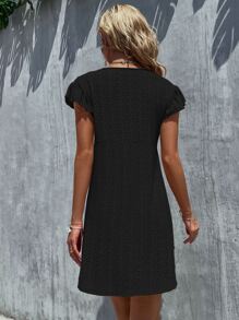 Vestido con bordado con ojal de cuello profundo de manga con volante