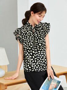 SHEIN Amorya 滿版印花繫帶領蝴蝶袖上衣 - 黑與白 - 查看 3