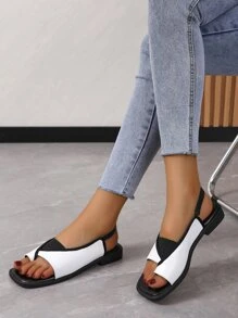 雙色T字帶涼鞋,時髦黑色和白色撞色女士平底涼鞋帶腳趾環 - 黑與白 - 查看 1