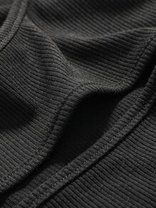 DAZY Camiseta Sin Mangas Con Recorte En El Frente - Negro - Ver 4