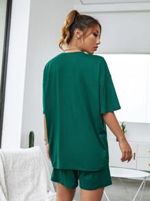 con letra & tenis con estampado Camiseta con Shorts deportivos Conjunto - Verde Oscuro - Ver 2