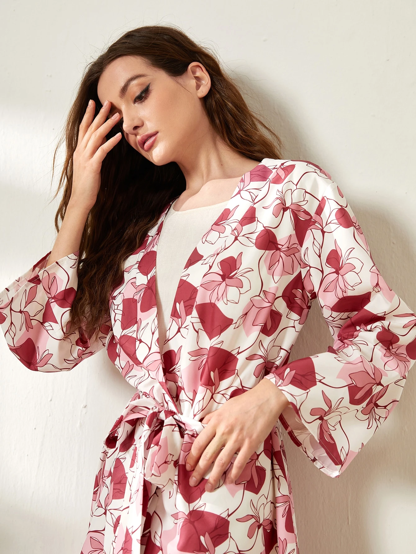 Miniatura 4 de Bata con cinturón con estampado floral sin vestido de dormir