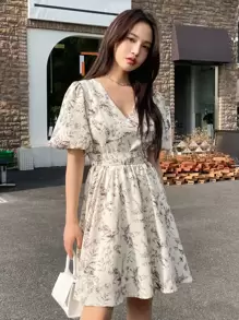 DAZY 印花燈籠袖腰帶A字連衣裙 - 米色 - 查看 1