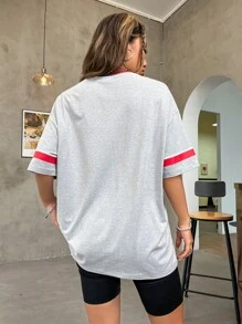 SHEIN Unity Camiseta de hombros caídos con estampado de letra ribete de rayas - Gris Claro - Ver 2