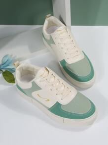 Colorblock Lace-up Front Skate Shoes - Green - View 3