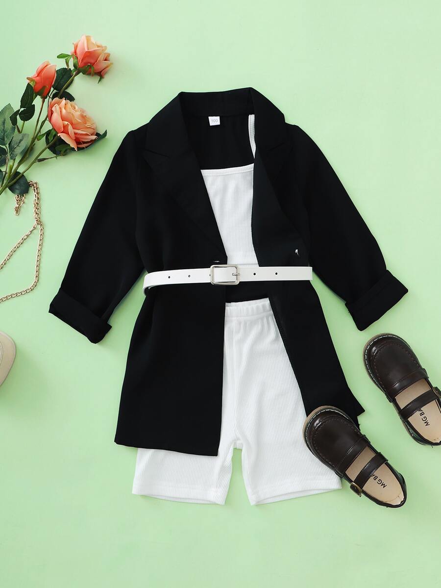 小女童戧駁領腰帶外套和吊帶上衣和短褲