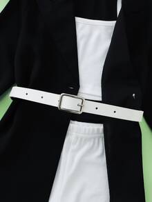 小女童戧駁領腰帶外套和吊帶上衣和短褲