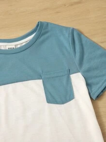 SHEIN Camiseta de manga corta de punto casual de verano para niño preadolescente, con cuello redondo, bloques de color y parches de tejido con doble bolsillo - Azul y blanco - Ver 3
