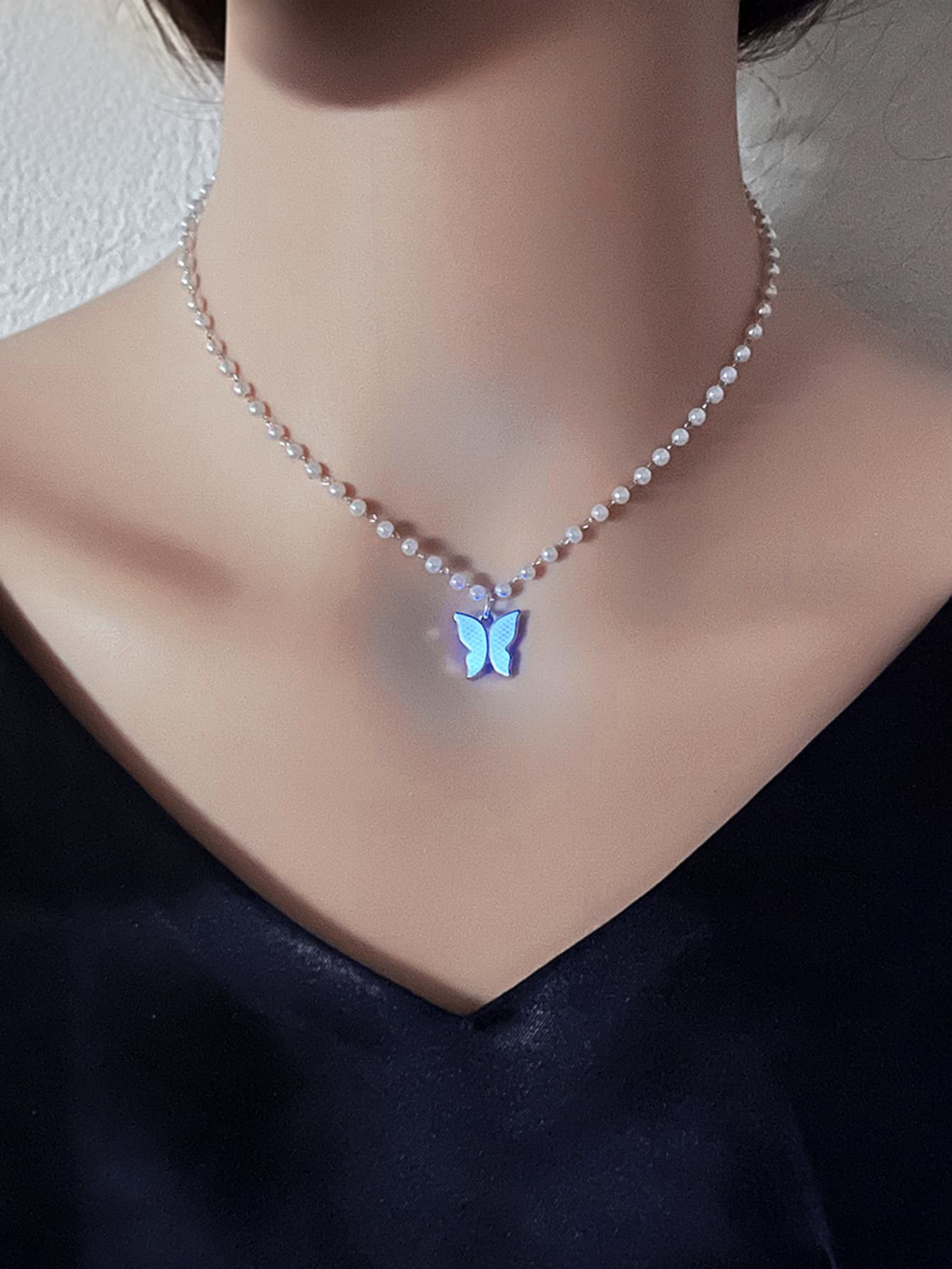 夜光蝴蝶吊墜假珍珠串珠項鍊 - 彩色 - 查看 1