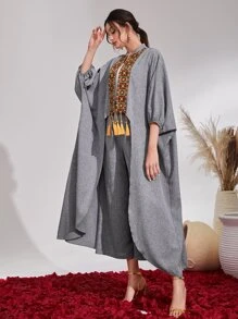 Al Najma 花卉刺繡流蘇系帶蝙蝠袖開門襟外套和褲子 - 灰色 - 查看 1