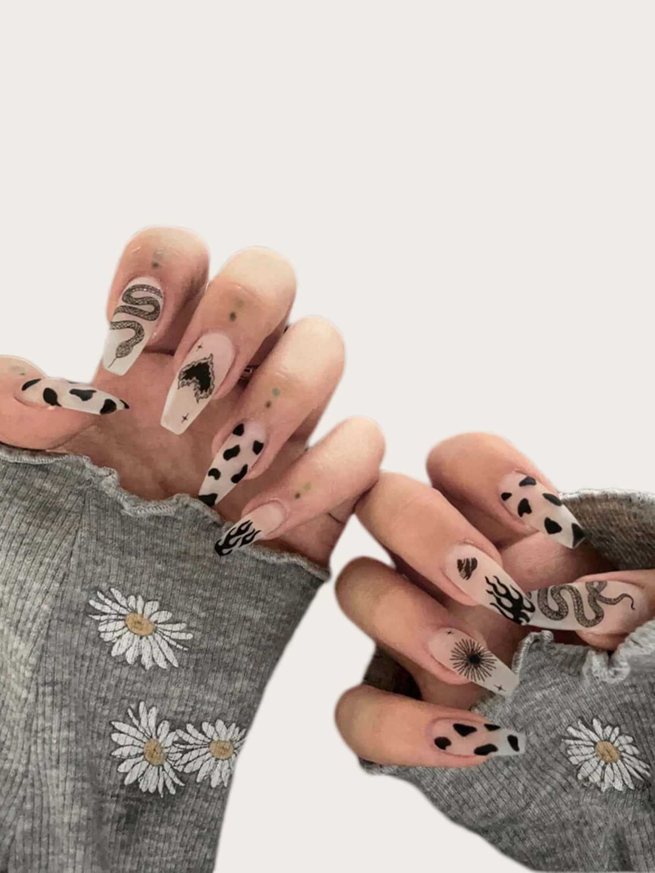 YTJ 24入組黑暗哥特式棺材形狀長款假指甲帶果凍膠水和指甲銼,適用於戶外,閒暇,派對,跳舞,日常穿著 - 黑色 - 查看 1