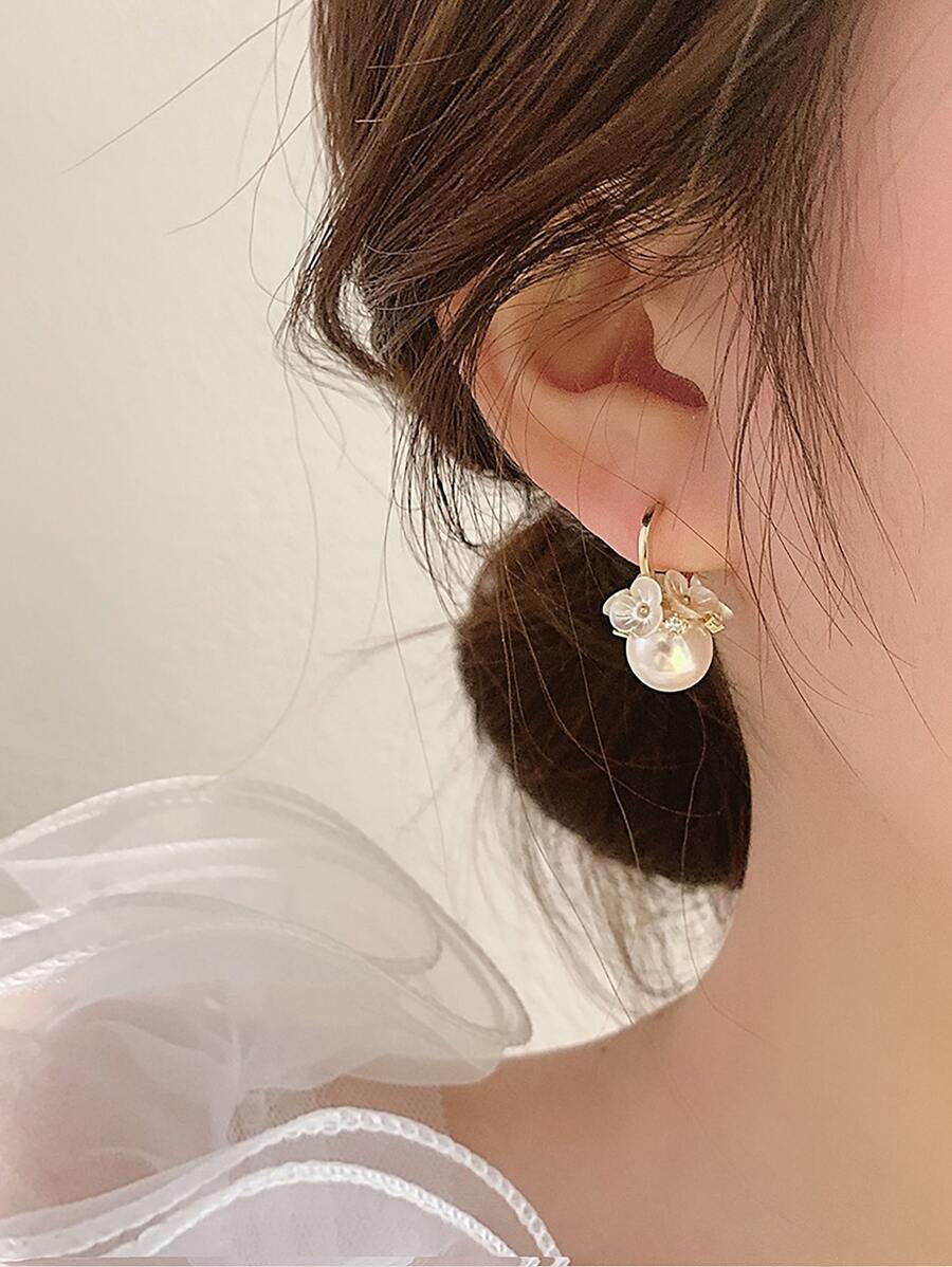 Andkiss Flower & Faux Pearl Decor Hoop Earrings - Multicolor - View 1