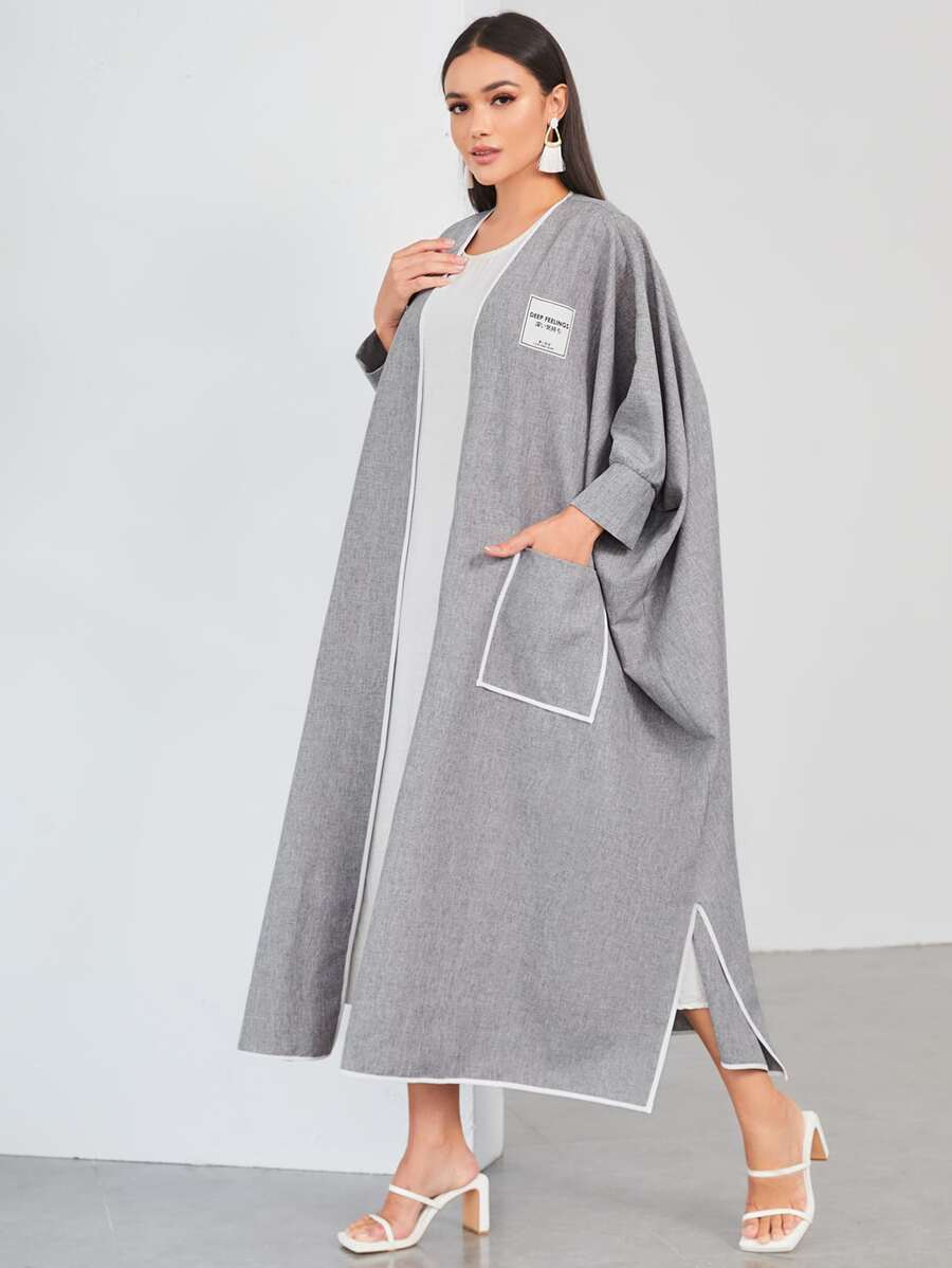 Al Najma 标语图案口袋贴片开衩下摆端庄长袖阿拉伯长袍 - 淺灰色 - 查看 1