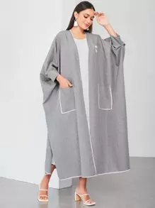 Al Najma 标语图案口袋贴片开衩下摆端庄长袖阿拉伯长袍 - 淺灰色 - 查看 4