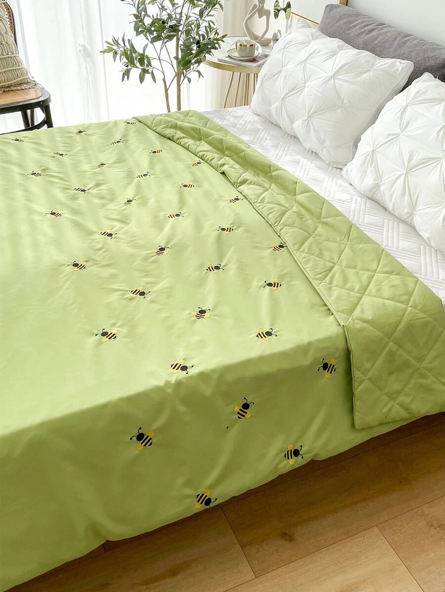 Honeybee Embroidered Quilted Bedspread - Green - View 1