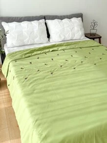 Honeybee Embroidered Quilted Bedspread - Green - View 3