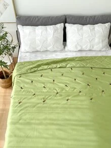 Honeybee Embroidered Quilted Bedspread - Green - View 4