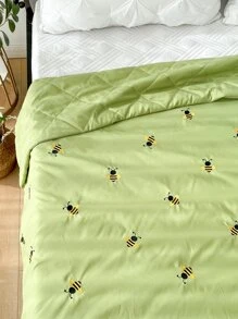 Honeybee Embroidered Quilted Bedspread - Green - View 6
