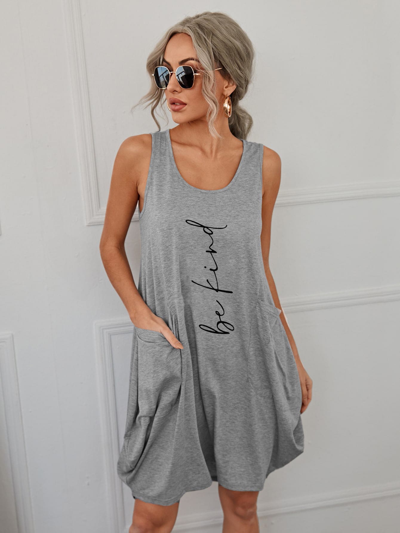 SHEIN LUNE 字母圖案雙口袋背心連衣裙 - 灰色 - 查看 1