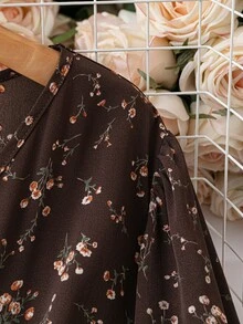 SHEIN LUNE Plus Ditsy Floral Print Flounce Sleeve Blouse - Brown - View 4