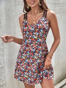 SHEIN Frenchy 小碎花拼接水溶蕾絲露背吊帶連衣裙 - 彩色 - 查看 5