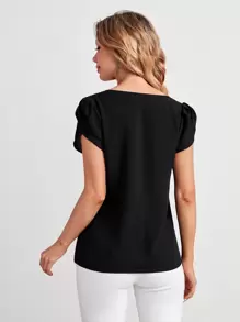 EMERY ROSE بلوزة بياقة مفصصة وأكمام على شكل بتلة - الأسود - مشاهدة 2