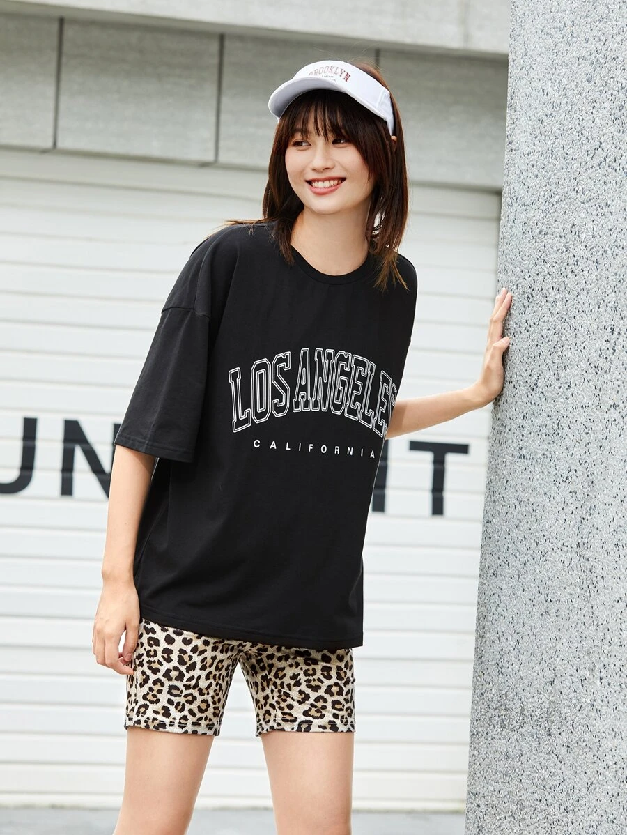 Muchica 落肩字母圖案上衣和豹紋機車短褲套裝 - 彩色 - 查看 1