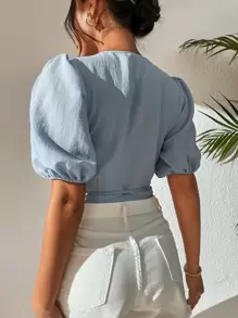 Chiquease 泡泡袖裹结侧短款衬衫，短袖上衣 - 淺藍色 - 查看 2