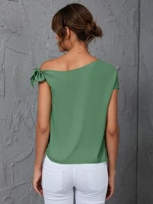 SHEIN Clasi Solid Oblique Shoulder Blouse - Green - View 2