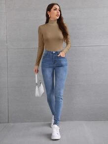 SHEIN Essnce Camiseta básica de cuello cisne ajustado - Caqui - Ver 5