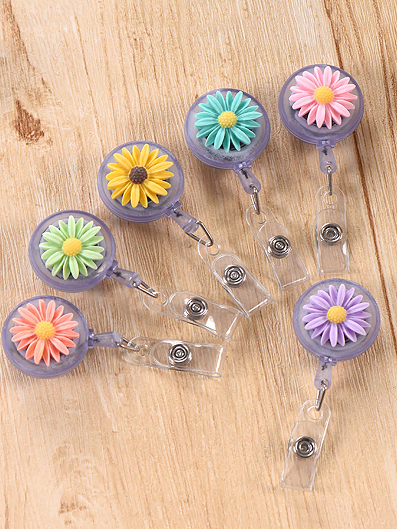 1入組雛菊設計隨機卡套扣飾