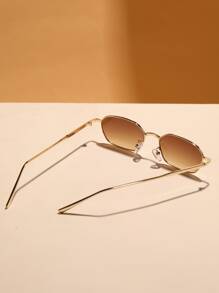 Gafas de sol de moda con montura de metal y lentes degradadas, gafas de sol de estilo vintage, accesorios de playa y escuela para mujer. Gafas de sol básicas que combinan con suéteres, vaqueros, pantalones de chándal, sudaderas con capucha, chaquetas, vestidos y camisas de manga larga. Diseño elegante para salidas familiares, viajes, vacaciones y verano en la playa. - Degradado - Ver 3