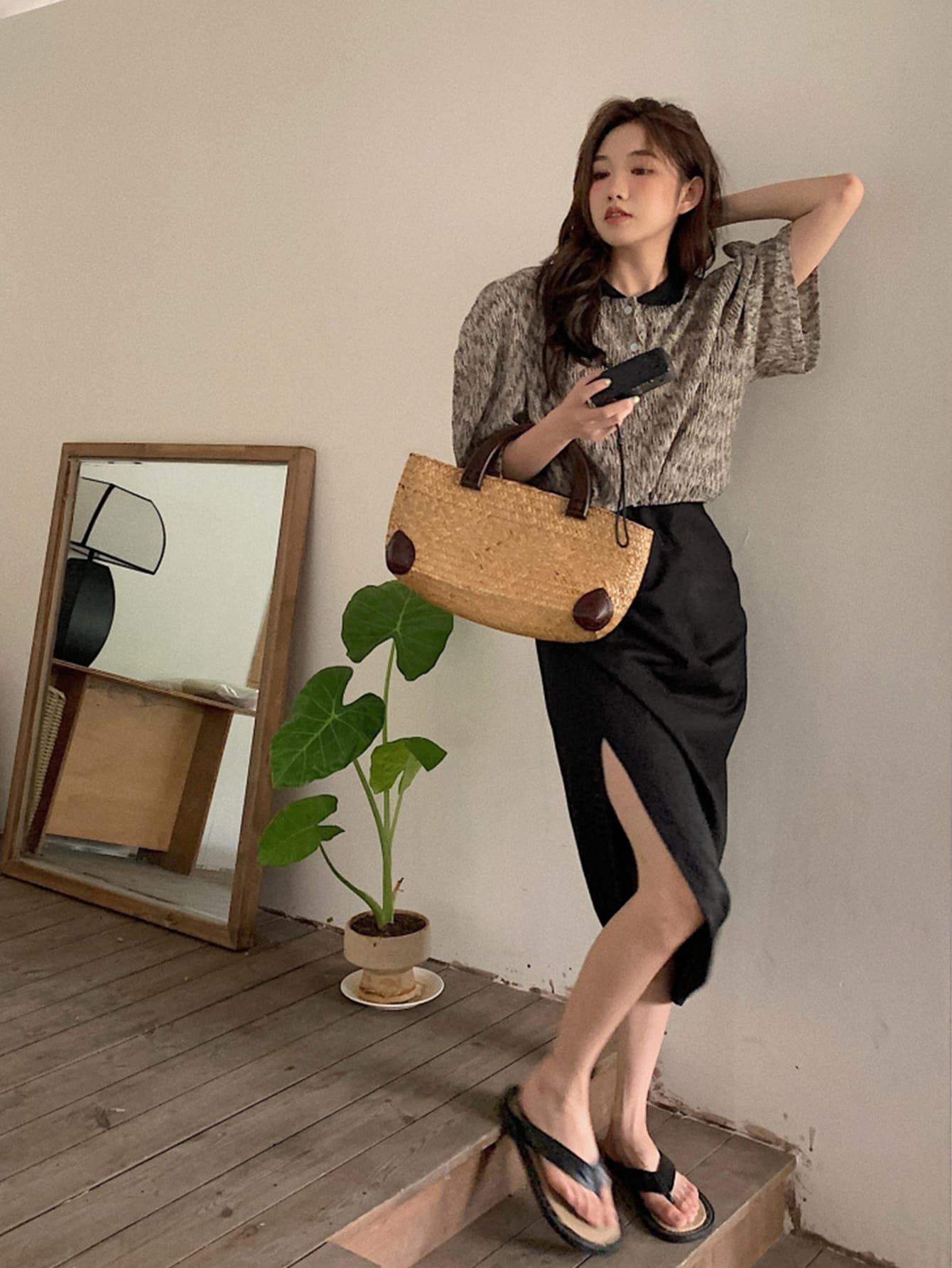Rok Polos dengan Hem Tumpang Tindih dan Kerutan - Hitam - View 1