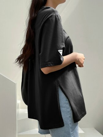 قميص كاجوال للسيدات بتفاصيل رقعة حرفية وذيل منقسم وكتف منخفض بطراز العملة القديمة، ملابس عمل رسمية