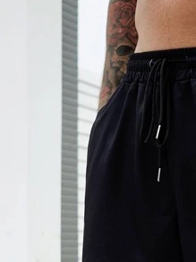 Manfinity Homme 男士字母圖案腰部抽繩短褲 - 黑色 - 查看 5