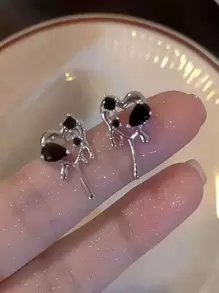 ROMWE Goth 水鑽細節心形耳釘 - 彩色 - 查看 3