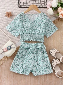 小女童小碎花打褶木耳邊上衣和紙袋腰附腰帶短褲