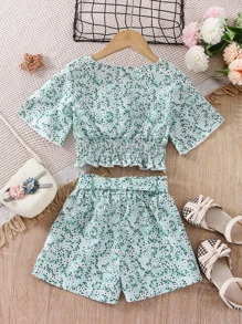 小女童小碎花打褶木耳邊上衣和紙袋腰附腰帶短褲