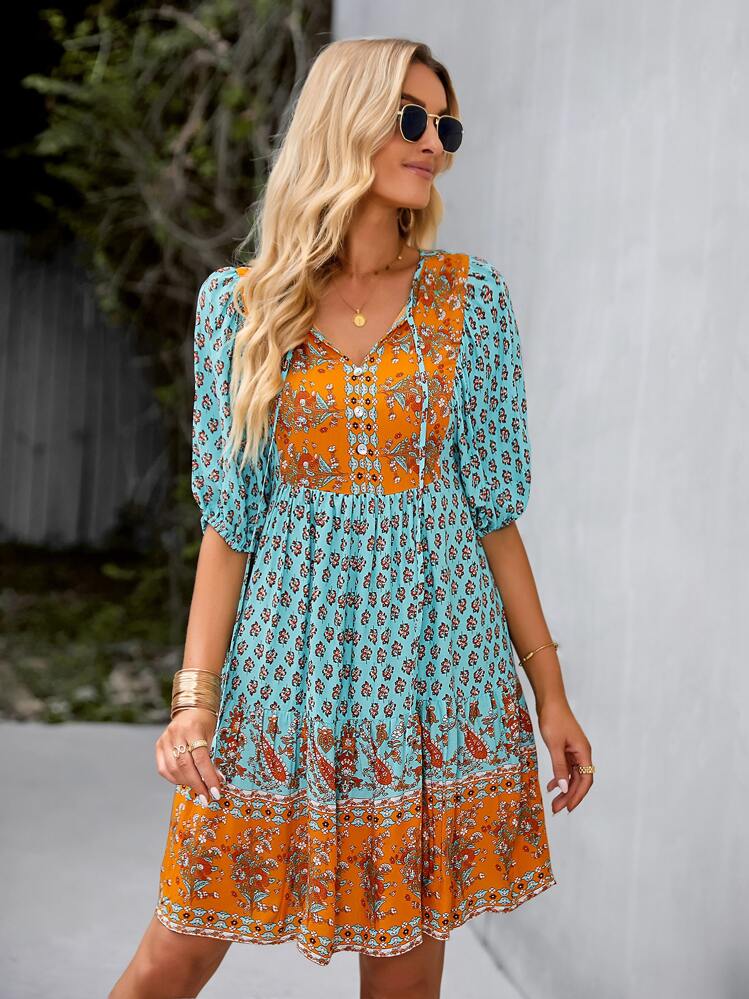 SHEIN Unity Vestido con estampado floral con paisley de cuello con cordón bajo con fruncido - Multicolor - Añade 1