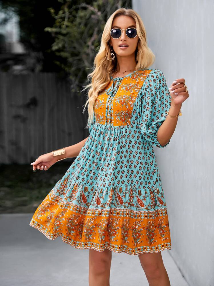 SHEIN Unity Vestido con estampado floral con paisley de cuello con cordón bajo con fruncido - Multicolor - Añade 4