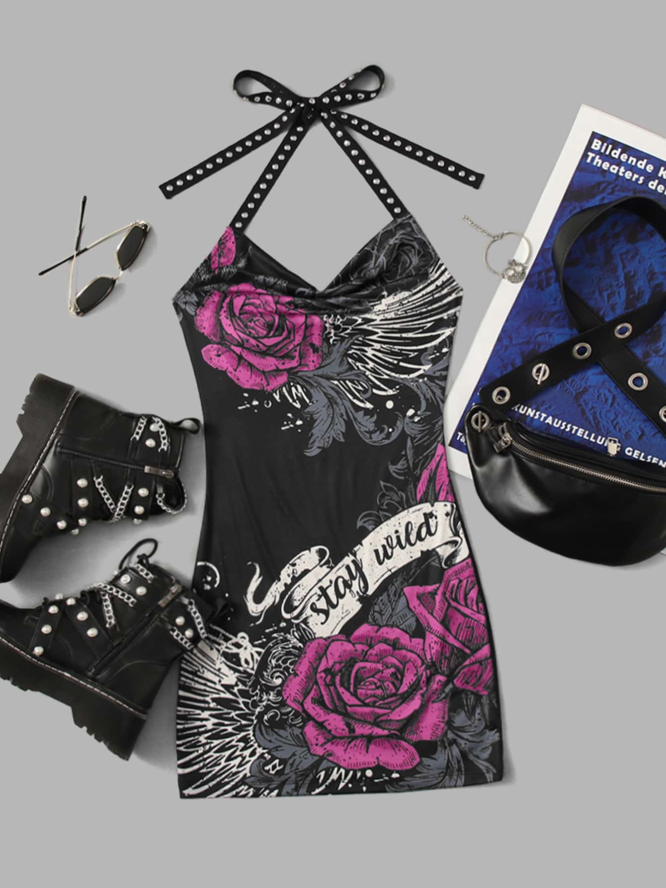 ROMWE PUNK 花卉和字母圖案鉚釘細節後背繫帶吊脖緊身洋裝無手套 - 黑色 - 查看 1