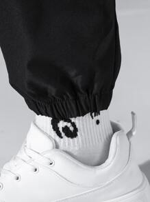 Manfinity Hypemode Men Letter Graphic Flap Pocket Drawstring Waist Cargo Trousers - Black - View 4