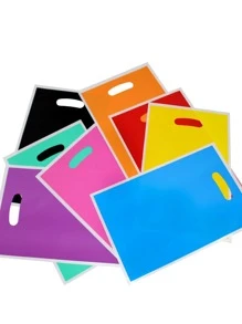 30入組素色塑膠禮品袋 - 彩色 - 查看 2