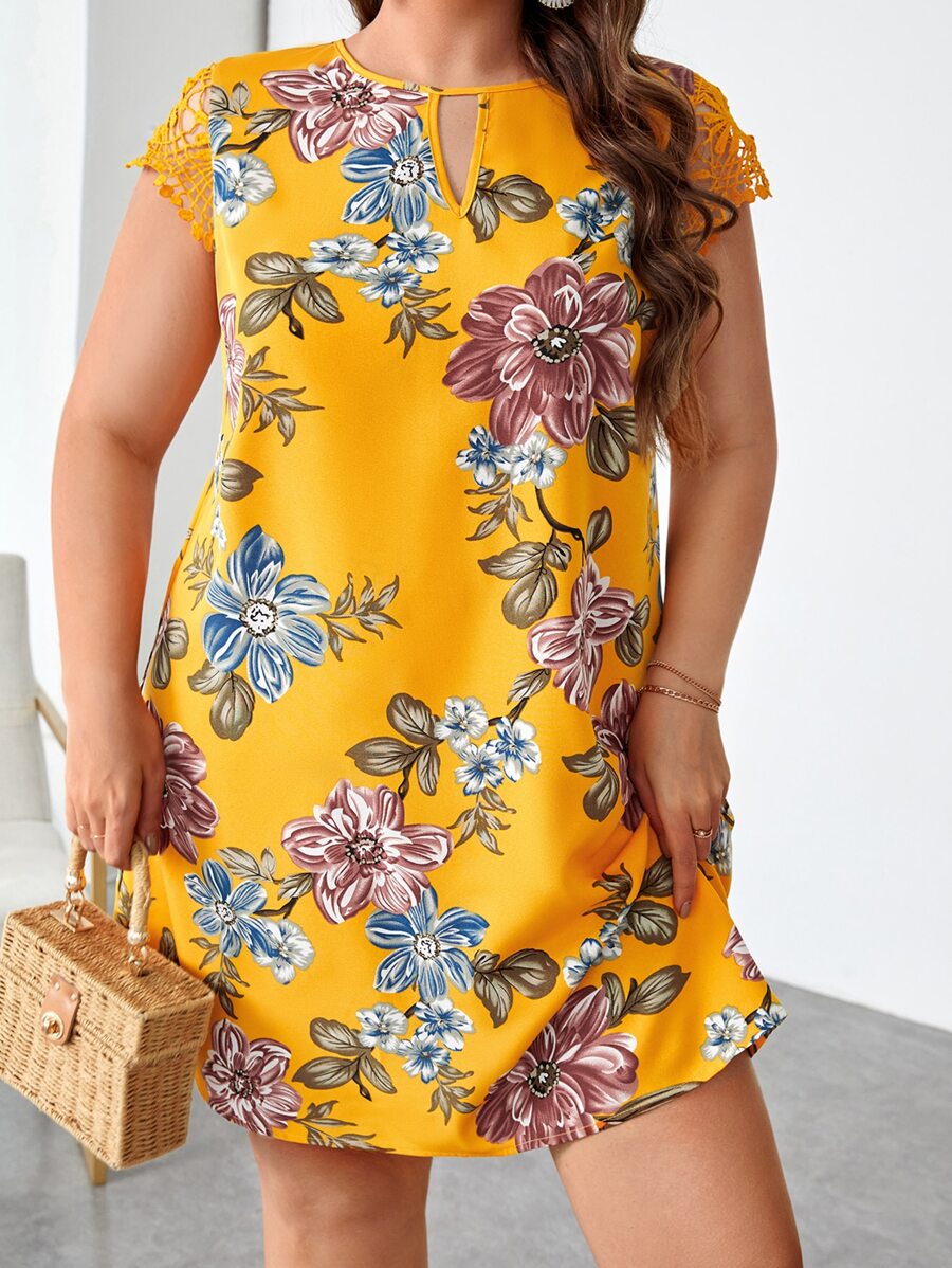 SHEIN LUNE Plus Floral Print Contrast Guipure Lace Keyhole Neck Tunic Dress - Yellow - View 1