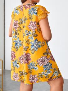 SHEIN LUNE Plus Floral Print Contrast Guipure Lace Keyhole Neck Tunic Dress - Yellow - View 2