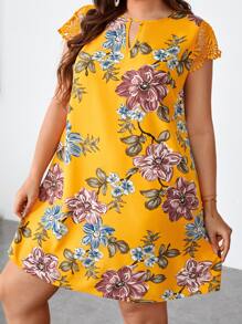 SHEIN LUNE Plus Floral Print Contrast Guipure Lace Keyhole Neck Tunic Dress - Yellow - View 5