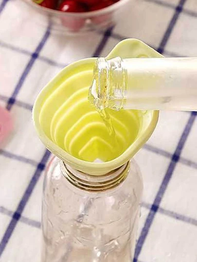 1pc Square Small Size Retractable Funnel Liquid Dispenser For Home Use